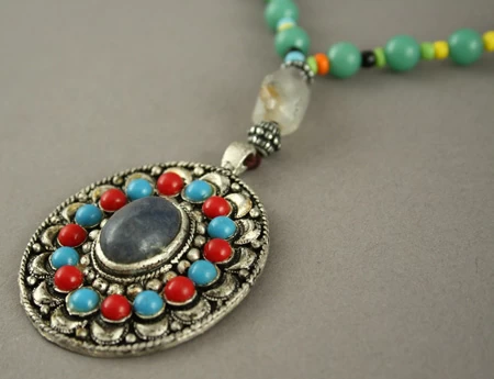 Collier Ethnique Pierres Et Métal Argenté Amalia – Image 4