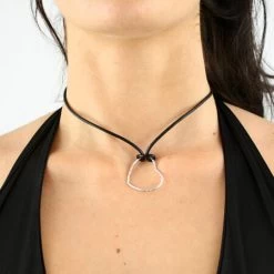 Collier Cuir Avec Coeur Argent Et Strass Incrustés Brenda